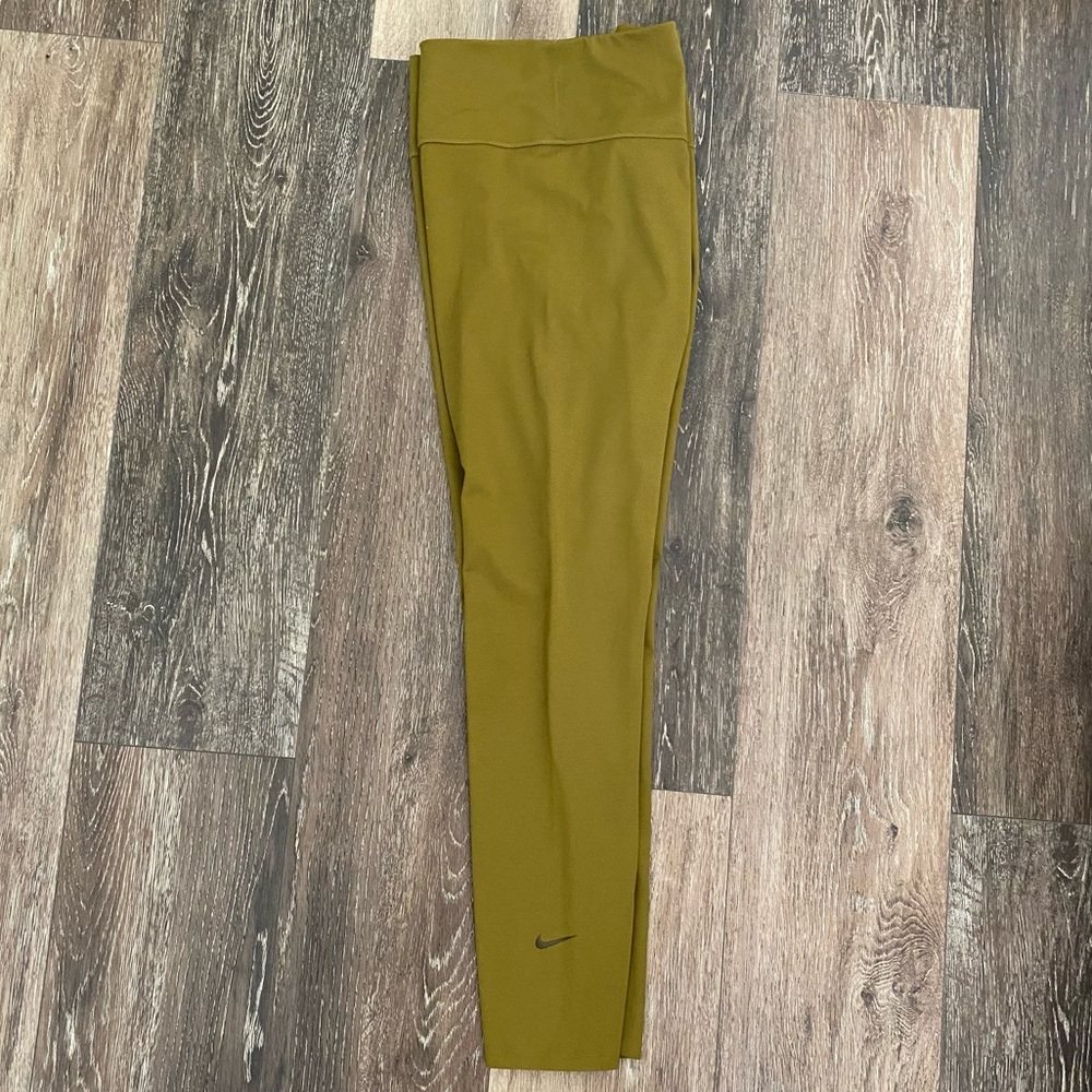 NIKE | Green 7/8 Training Tights Leggings
